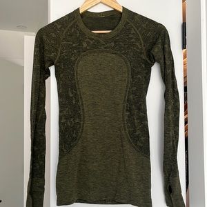 COPY - lululemon long sleeve swiftly top size US4 ARMY GREEN pattern